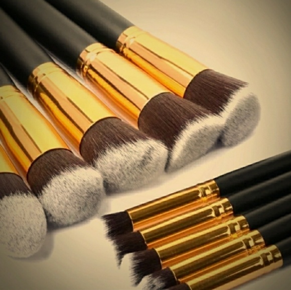 10 pc set of Professional Make-up Brushes - Picture 3 of 8